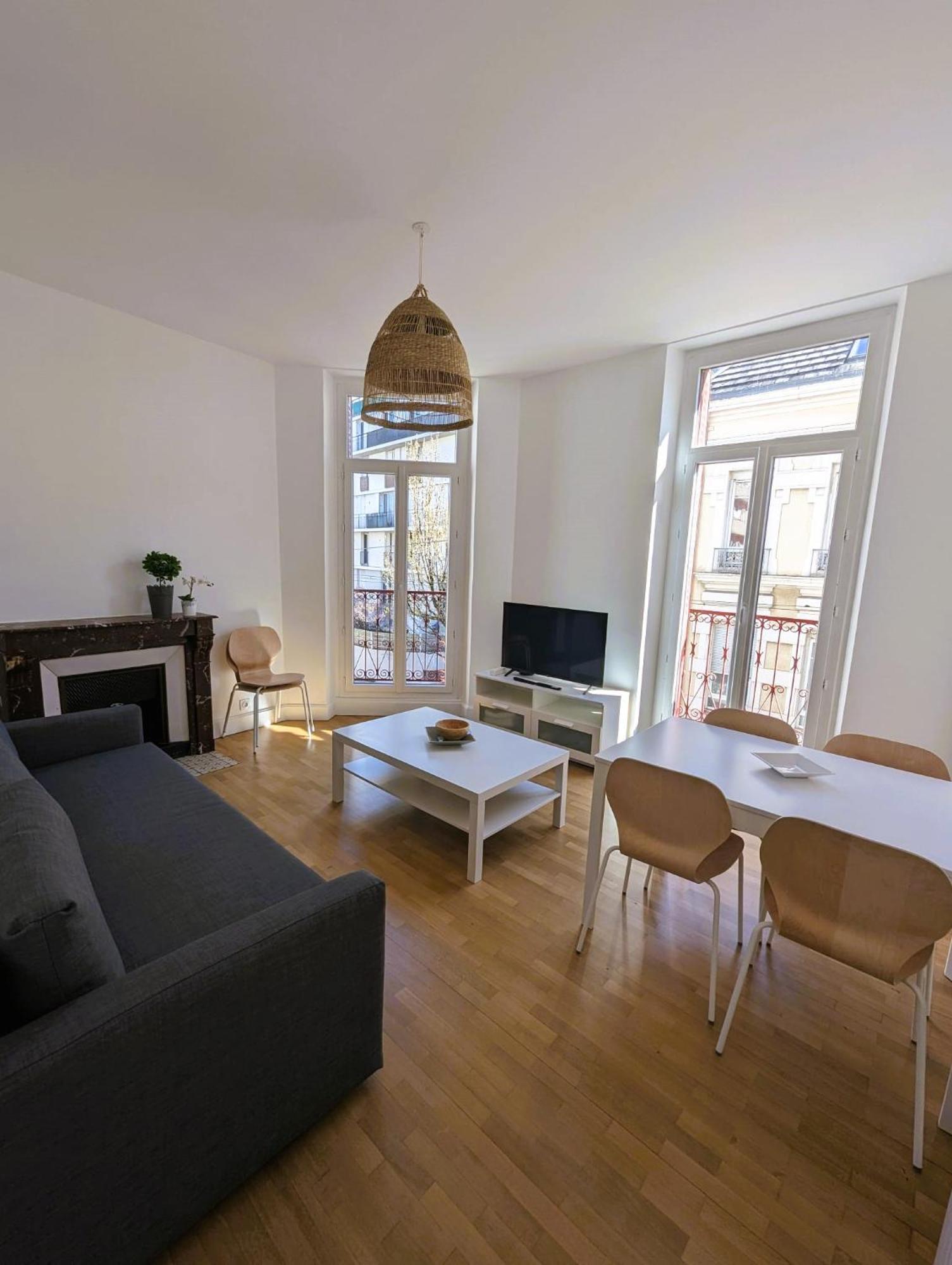 102 - Appart Renove Avec Grand Salon Et 1 Chambre - Tram Et Clinique Mutualiste A 1 Min เกรอน็อบล์ ภายนอก รูปภาพ