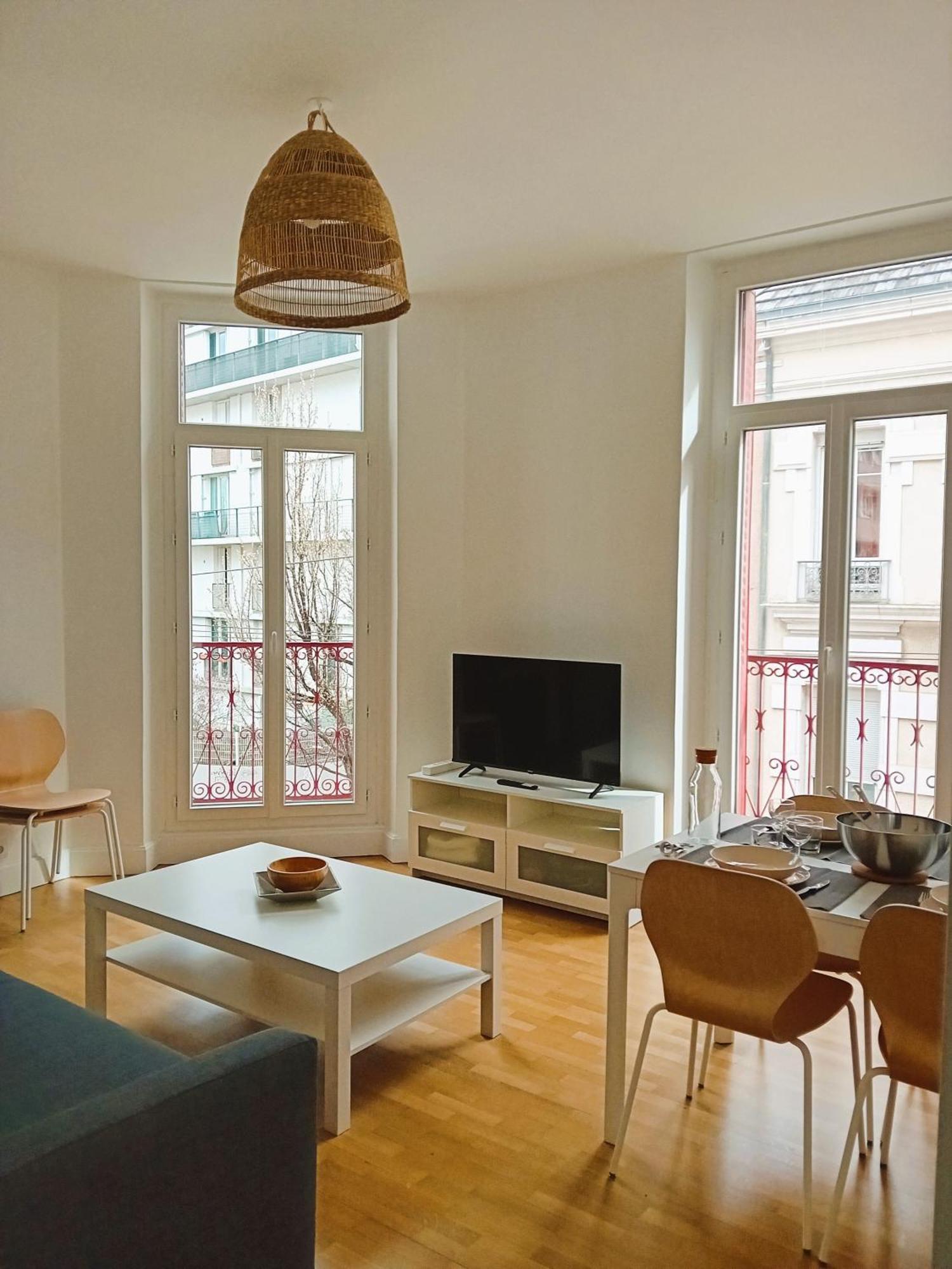 102 - Appart Renove Avec Grand Salon Et 1 Chambre - Tram Et Clinique Mutualiste A 1 Min เกรอน็อบล์ ภายนอก รูปภาพ